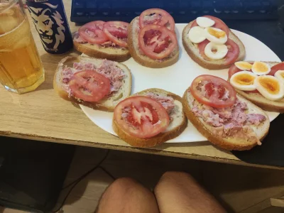 teoretyk_peklunku - Huop sobie kanapek nagotowal z golonko na objat. Jajka oczywiście...