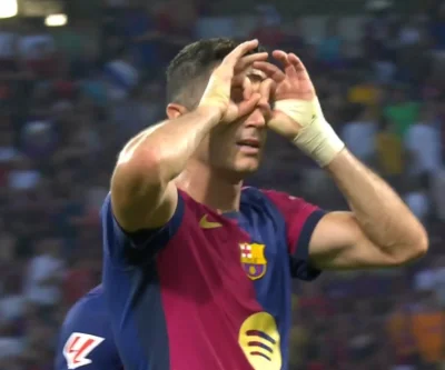 Wezzore-04 - Lewy patrzący na wykopków po tym jak pisali, że się skończył ( ͡° ͜ʖ ͡°)...