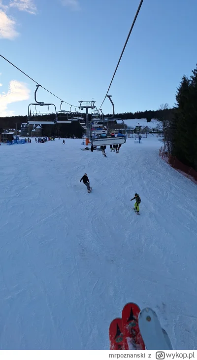 mrpoznanski - #narty #zieleniec #snowboard 

W Zieleńcu tłumy. Stoki dobrze naśnieżon...
