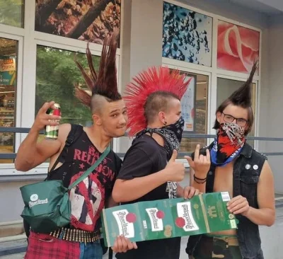 Schweinefleischsuppe - #przegryw A może by tak zostać punkiem i menelem.
Punki to otw...