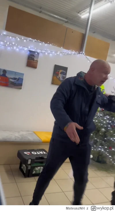 MateuszNH - https://www.facebook.com/100003710326986/videos/1860505221147965/
Ale Jan...