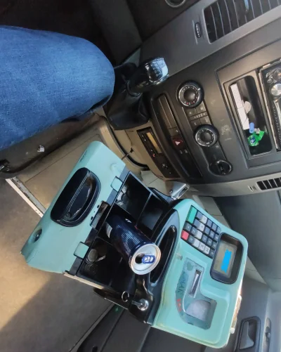 MientkiWafel - Wsiadać i nie pyszczyć, że drogo ( ͡° ͜ʖ ͡°)
#pracbaza #kierowcaautobu...