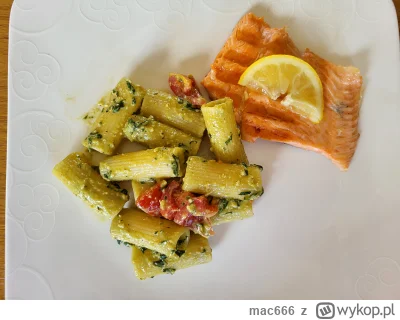 mac666 - Pszepyszna rybka w towarzystwie rigatoni z pesto i pomidorkami.

#gotujzwyko...