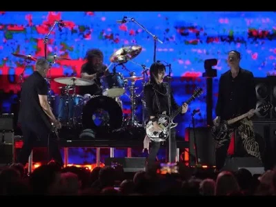 dr_matematyk - Wczorajszy reunion Nirvany podczas FireAid
Breed (with St. Vincent)
Sc...