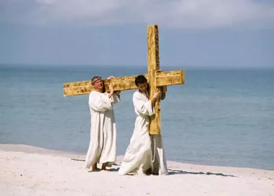 SamBeliar - Robert Kubica pomaga Andrea Stelli przenieść do garażu nowe, grubsze desk...