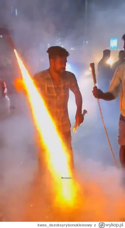 kwas_dezoksyrybonukleinowy - docierają do nas pierwsze nagrania z ostrzału rakietoweg...