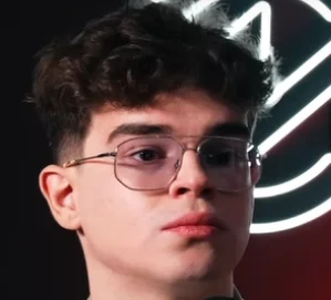 1-1-1-1 - I ta mina jakby miał się rozpłakać jak przesłuchuje tego upo xDD

#ajemge1