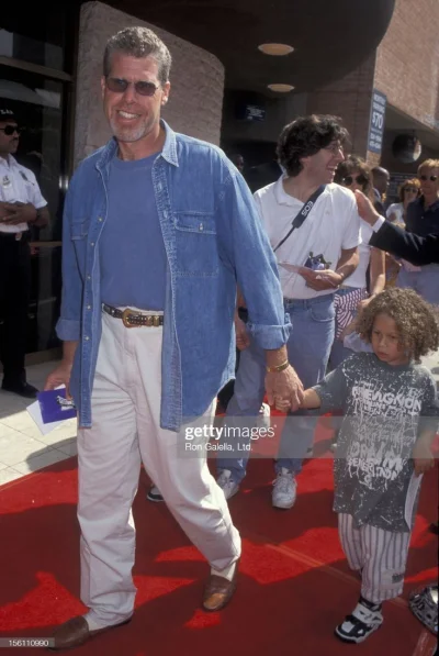 TeresaKorolInvestments - Młody Barnej z synem Karolem na zajezdni w trakcie premiery ...