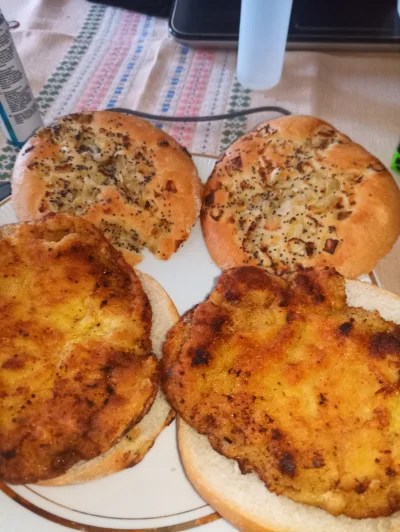 majnazwyczajna - #mecz #gotujzwykopem 
Dobra, pora coś przekąsić. Do boju Motorek.