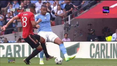 sk131 - Wejście Casemiro w Akanjiego, sędzia podyktował rzut wolny dla United.
#meczg...