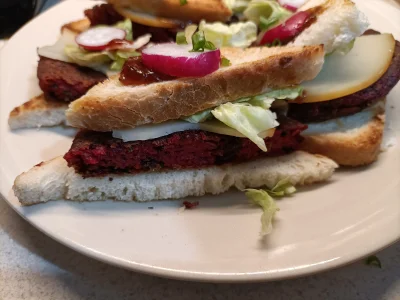 WrzeCiOna - Pora na kolację, można się częstować. Oto prawdziwy Burger nasycenia
SPOI...