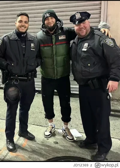 JD12369 - Ciekawe czy Chimaev wie co jest do dupy za zdjęcie ze służbami ( ͡° ͜ʖ ͡°) ...