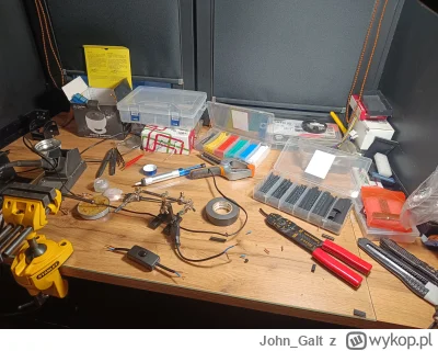 John_Galt - Chop se zrobił z pokoju piwnice i majstruje, śmiechu warte #chop