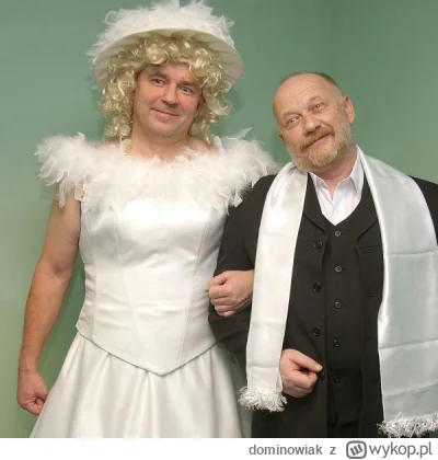 dominowiak - > Janusz z wąsem nie wyrabiający ze śmiechu na pierwszym planie. Syn, zn...