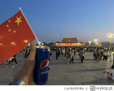 LuckyStrike - Wzniesienie flagi na placu Tiananmen.
Czekałem na to kilka godzin ale b...