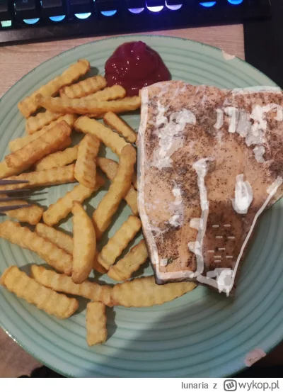 lunaria - @teoretyk_peklunku Też widzę głowę wilka w tej rybie XDDDDD