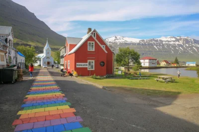 SilvestreCucumeris - @SilvestreCucumeris: to też Islandia, co roku pół miasta przycho...