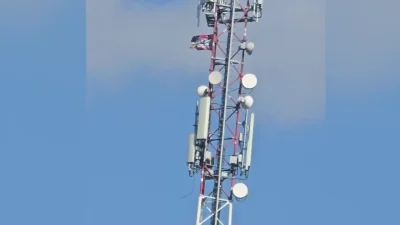 Shrug - Wideo z widoczną flagą na maszcie