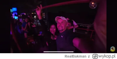 RealBakman - Ormowiec obraca w tle khmerke a Muminowa w domu na wersalce z Filipem w ...