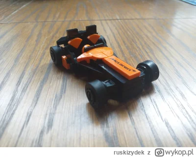 ruskizydek - Elegancka alternatywna fura zrobiona z mini bolidu McLarena
#lego