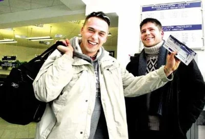 heheszek - Plot twist: Mateusz leci do Londyniary( ͡° ʖ̯ ͡°)

#rolnikszukazony