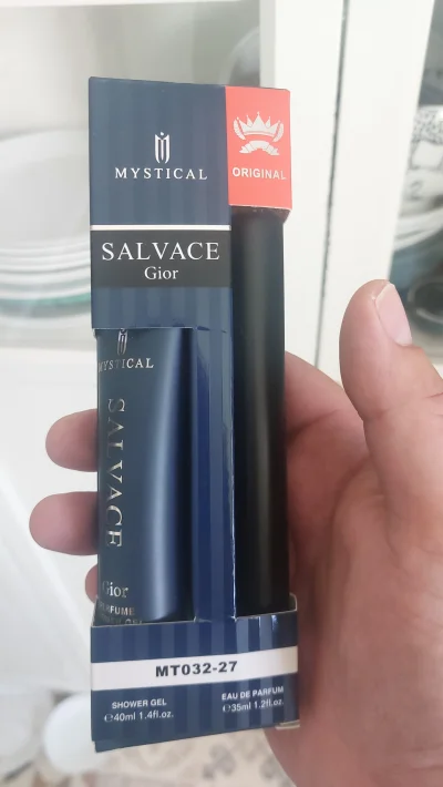 pogop - Nowe perfumy. Gior to mój ulubiony dyktator diody! Byłem po ciuchy dla żony z...