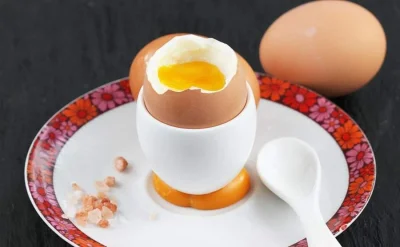 Kamik-wawa - @bregath: Bo to się tak nie je.
Jajko na miękko wkładasz w podstawkę i d...