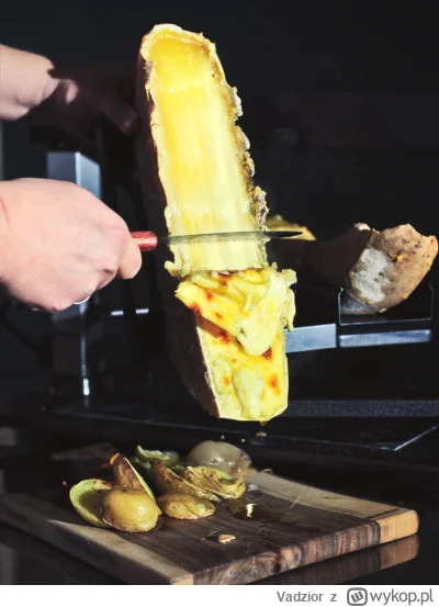 Vadzior - @Dezerterr: Nie. To ser raclette, dodawany do kanapki w ten sposób co na fo...