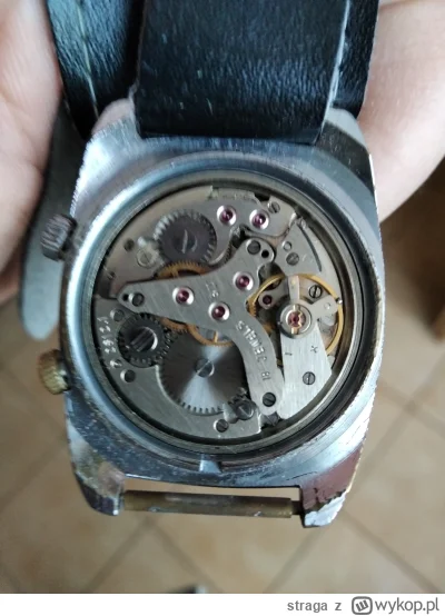 straga - @straga:od strony mechanizmu. Po prawej, nad kołem balansowym, widoczny młot...