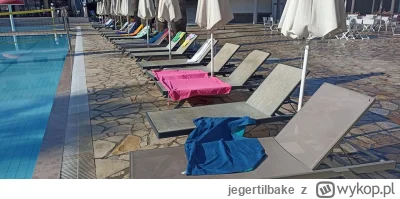 jegertilbake - Na Reddicie ktoś wrzucił zdjęcie leżaków pod hotelem zrobione w drodze...