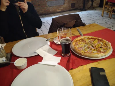 SzycheU - Pizzeria Gredo na Podjuchach.
Fajny klimatyczny lokal, spoko wystrój. 
Pizz...