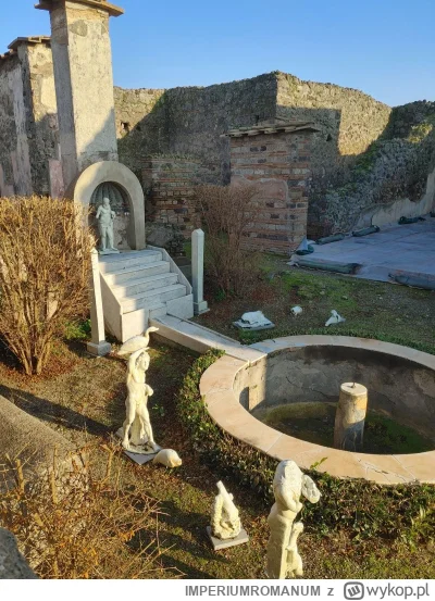 IMPERIUMROMANUM - Mały ogródek w domu Marka Lukrecjusza w Pompejach

Mały ogródek w d...