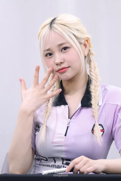 XKHYCCB2dX - #koreanka #jihan #weeekly