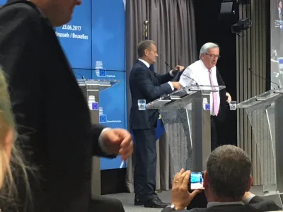 Tommy__ - @EvilToy: A ile było śmiechu wśród prawaków, że Tusk jest szatniarzem w Bru...