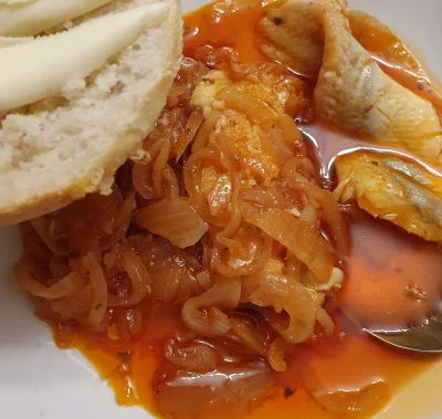 remlezar - #przegryw #jedzzwykopem

Huop se podje rybki po kaszubsku na kolację, a ry...