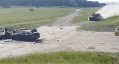 wfyokyga - Kazde wielkie miasto powinno mieć dyżurny czołg by karać cymbałów co parku...