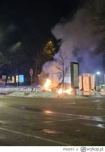 PiotrFr - Tesla zapaliła się na ładowarce w Pontarlier.
Z jednej strony normalne, bo ...