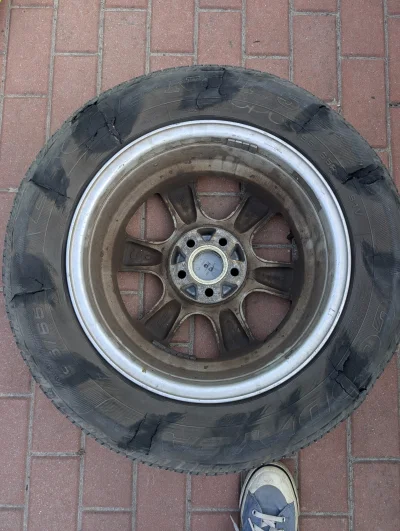 wooles - Czy to jest możliwe, że mi koło zaczepiło o amortyzator albo coś innego że t...