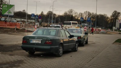 ZjemCinos - Basic parking złotów, 2005, koloryzowane
#bialystok #motoryzacja #mercede...