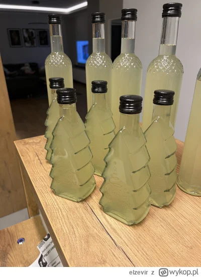 elzevir - #swieta #bozenarodzenie #chwalesie

Wczoraj ktoś wrzucił lepione pierogi, t...