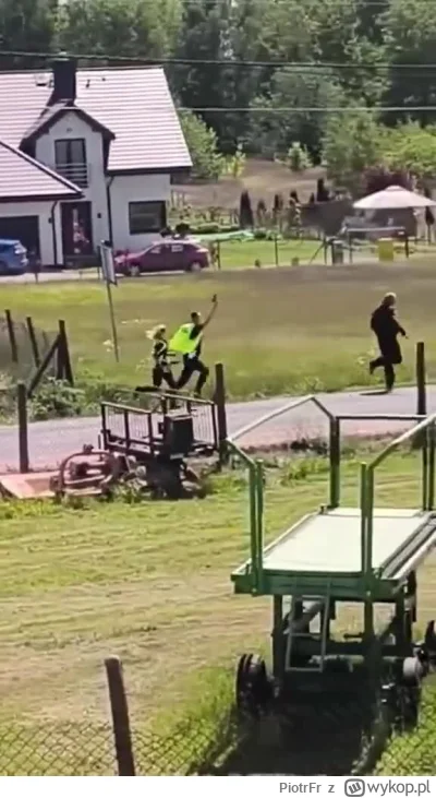 PiotrFr - Nie wiem czy to jakaś stara akcja ale przydałaby się muzyka z Benny Hilla x...