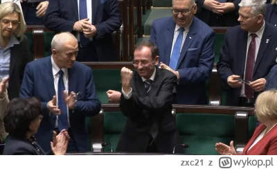 zxc21 - Myślicie, że świeżak już miał swoją inicjację i udało mu się zmieścić całe pr...