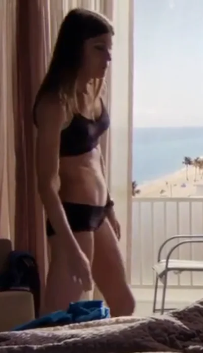 Itslilianka - ale ta debra ma okropną figure XD nie hejtuje ale wygląda to przezabawn...