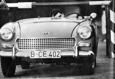 Deykun - >Heinz Meixner defects from East Germany by driving through Checkpoint Charl...