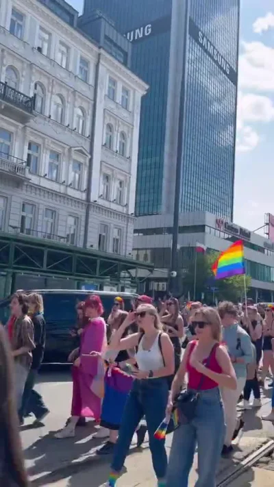 danni12 - Na dzisiejszy marsz LGBT w Warszawie przyszło tylko kilkaset osób. Politycy...