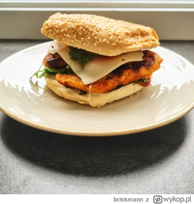 briskmann - Niedzielny obiad
Chicken burger. Bulka, grillowana piers kurczaka, salata...