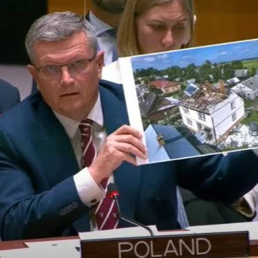 arek-stark - #polityka
Kompromitacja. Ciekawe kto nam uwierzy jak prawdziwy dron uder...