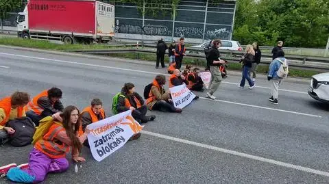 sigmaboy999 - Nie mogę z tego całego "Ostatniego Pokolenia" XDDD.
Przecież jeśli Graż...