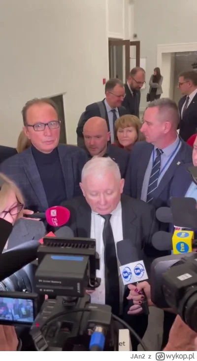 JAn2 - Odklejka lvl Kaczyński:
- mówi że będzie skarżył się do instytucji europejskic...