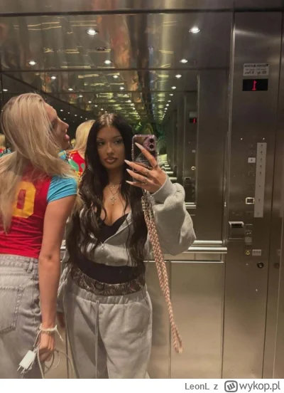 LeonL - @Apu-Apustaja: 
Lolitka
przecież ona wygląda jak 38 letnia Karyna xd